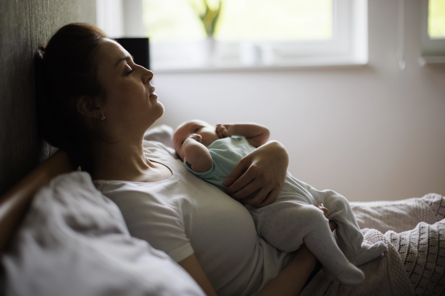Increased risk of depression and psychosis after childbirth among ...