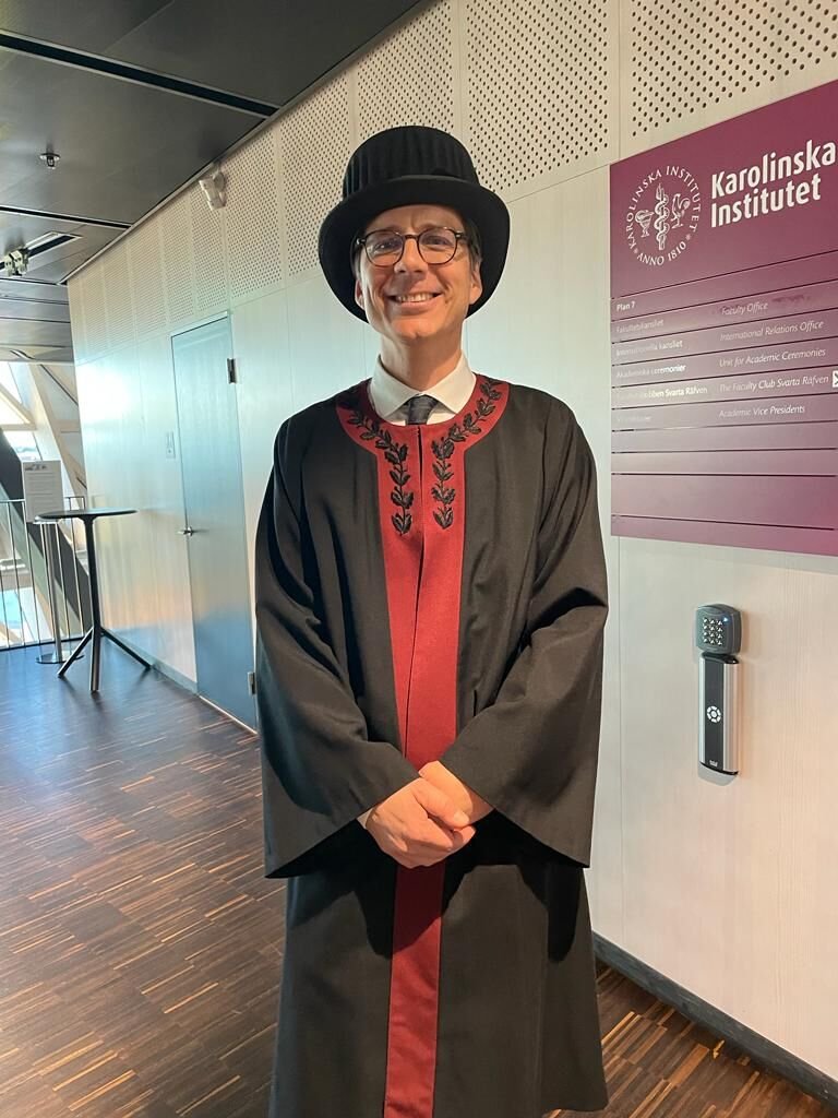 Tobias Alfvén, Professor of Global Child Health at the Department of Global Public Health dressed on ceremony coat and professor hat.