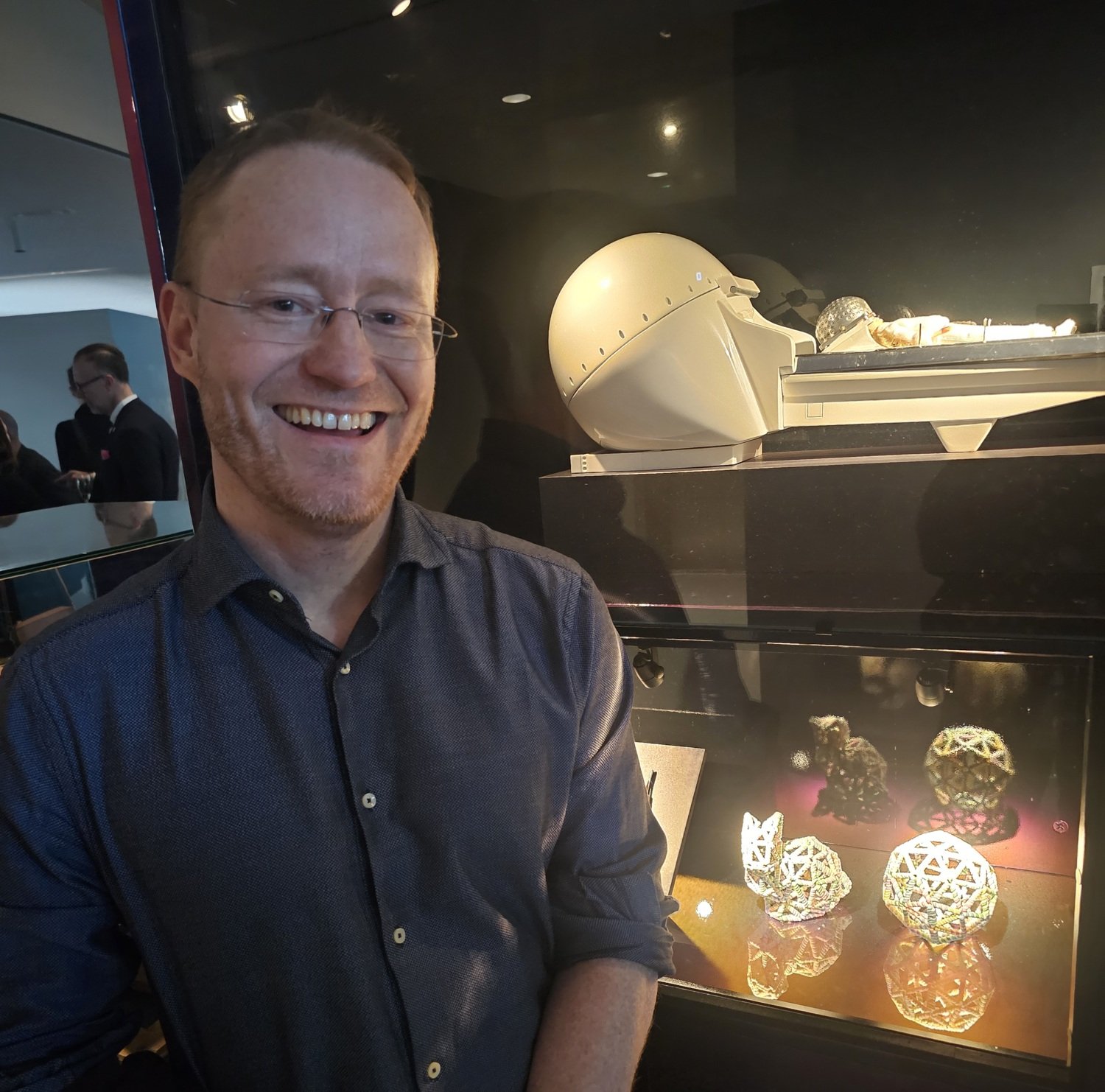 Björn Högberg with his DNA origami on display at The Cell.