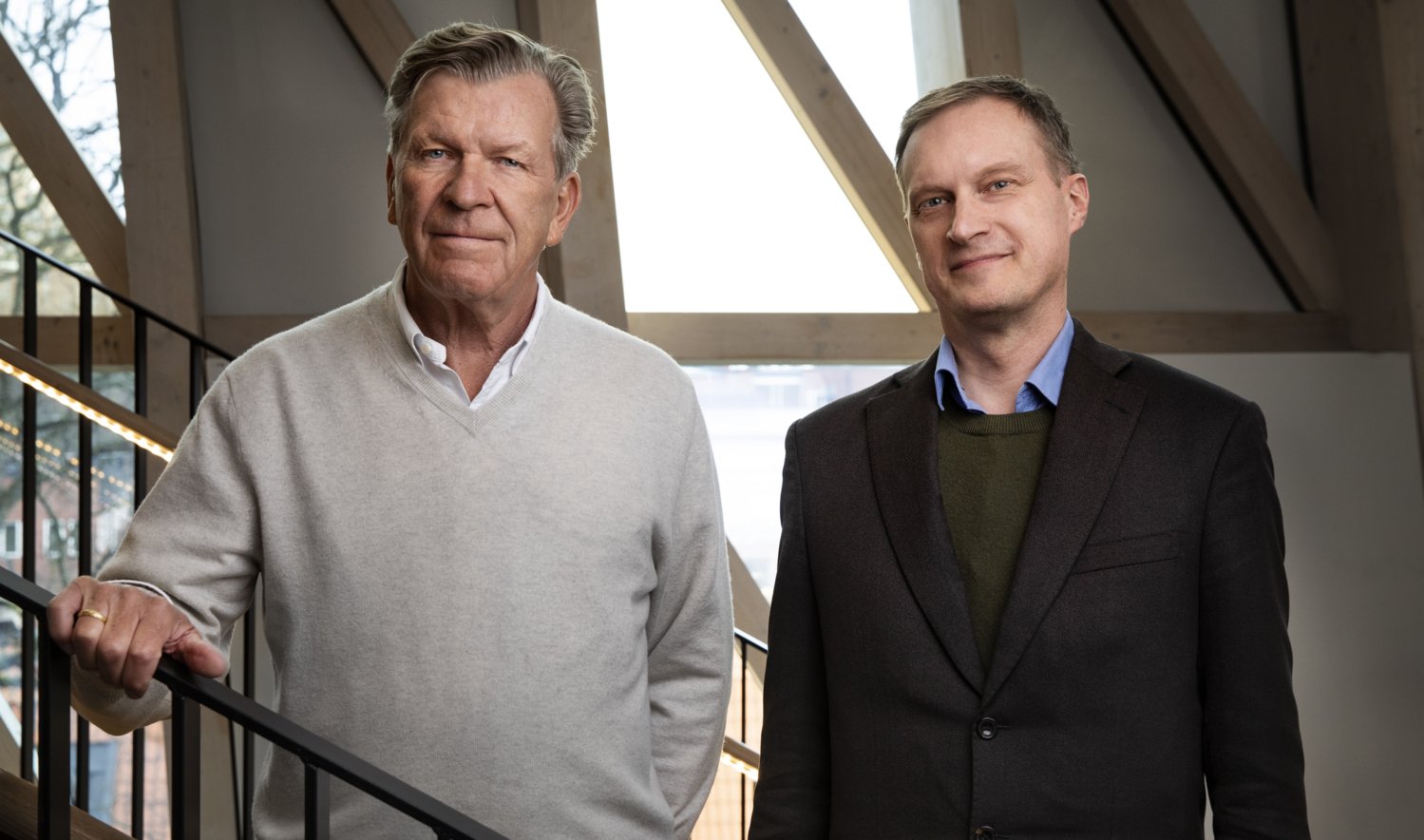 (Left) Mats Arnhög and Sten Linnarsson in KI's Aula Medica.