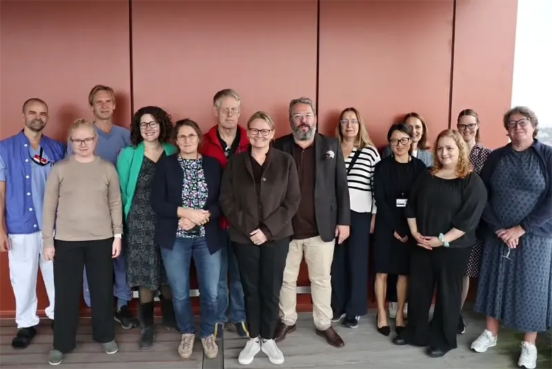 Group picture of 14 people