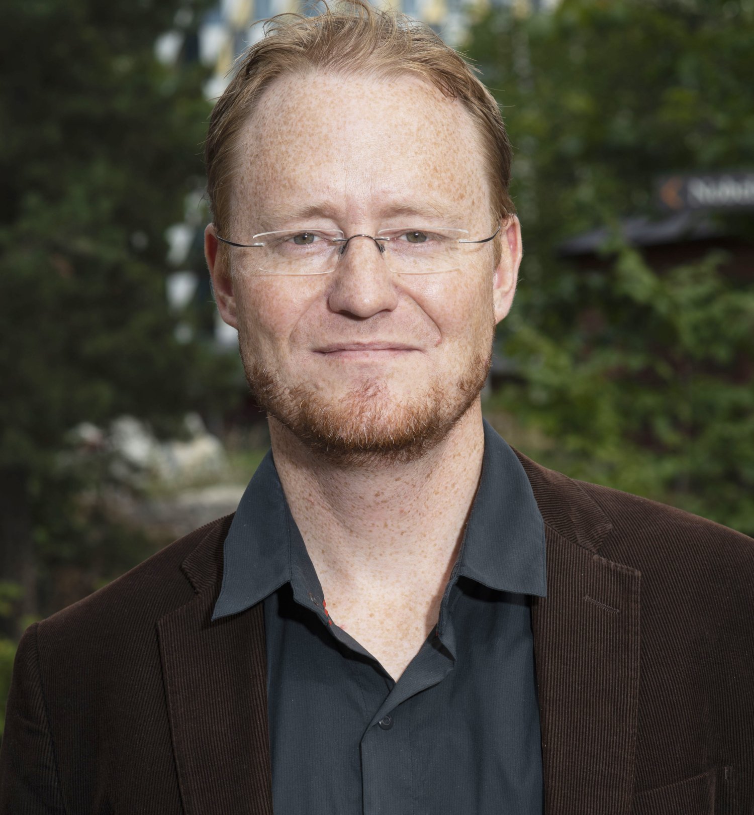 Björn Högberg, portrait in front of Aula Medica.