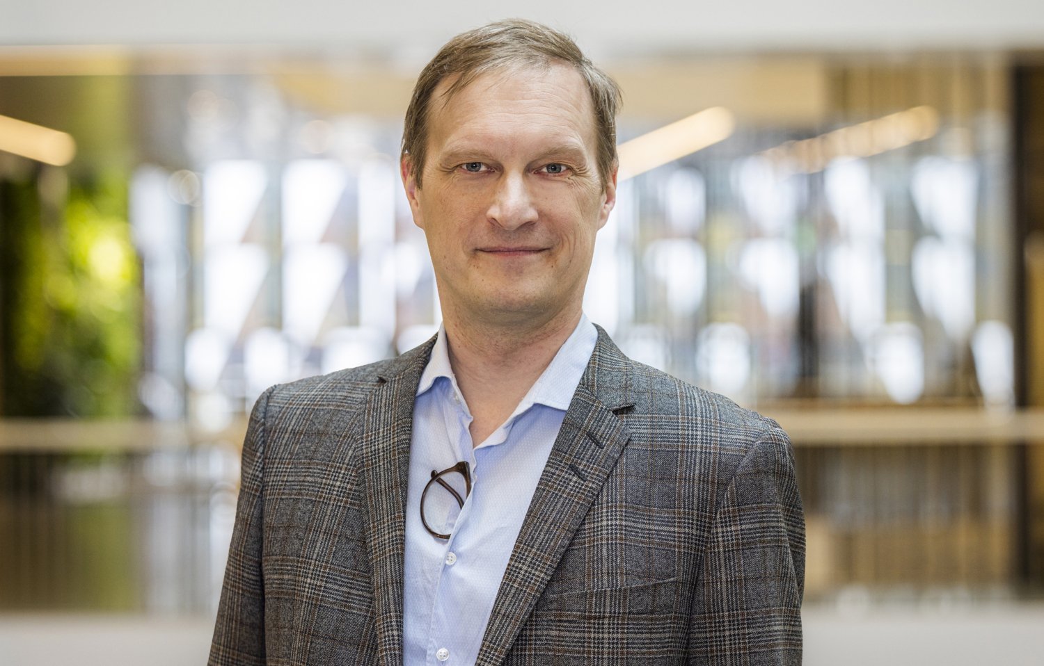 Portrait of a male person in an office environment.