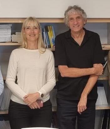 Ebba Carbonnier and Nobel Prize winner John Martinis in Gothenburg in 2021.