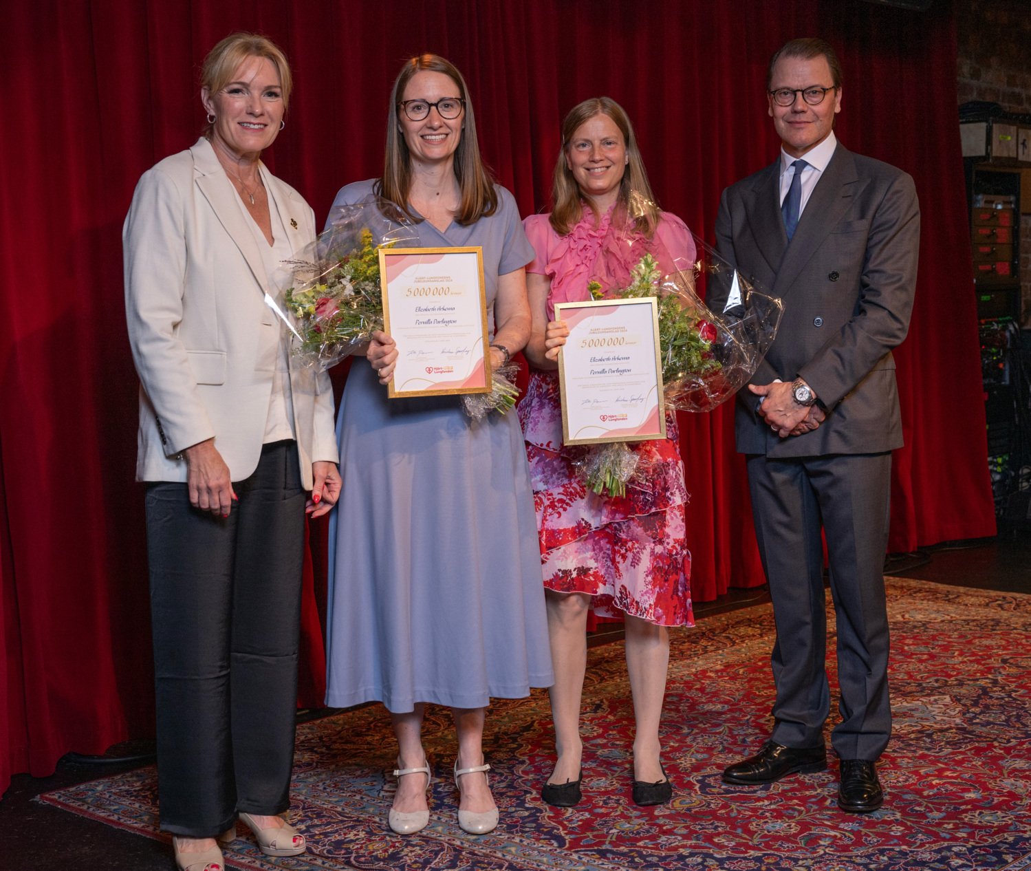 (From left) Kristina Sparreljung, Chair of the Swedish Heart-Lung Foundation, Elizabeth Arkema and Pernilla Darlington, both researchers at KI, and Prince Daniel at the presentation of the Jubilee Grant.