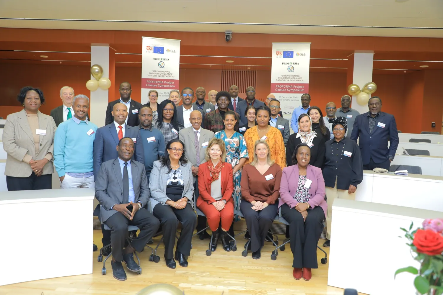 People from the symposium posing for a group photo.