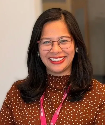 Portrait photo of Hien Vu.