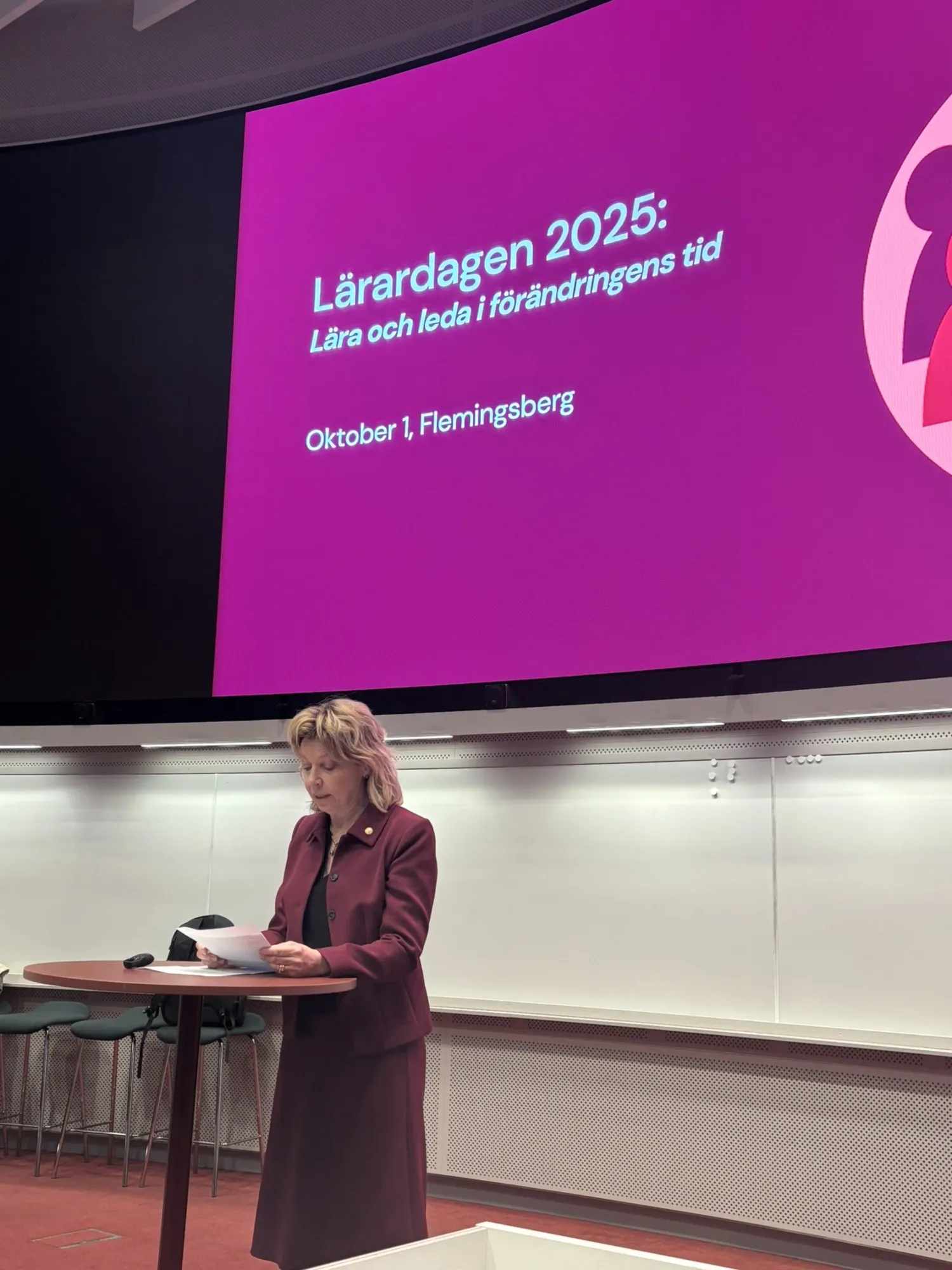 Annika Östman Wernerson in front of big screen with the text Educators' Day 2025.