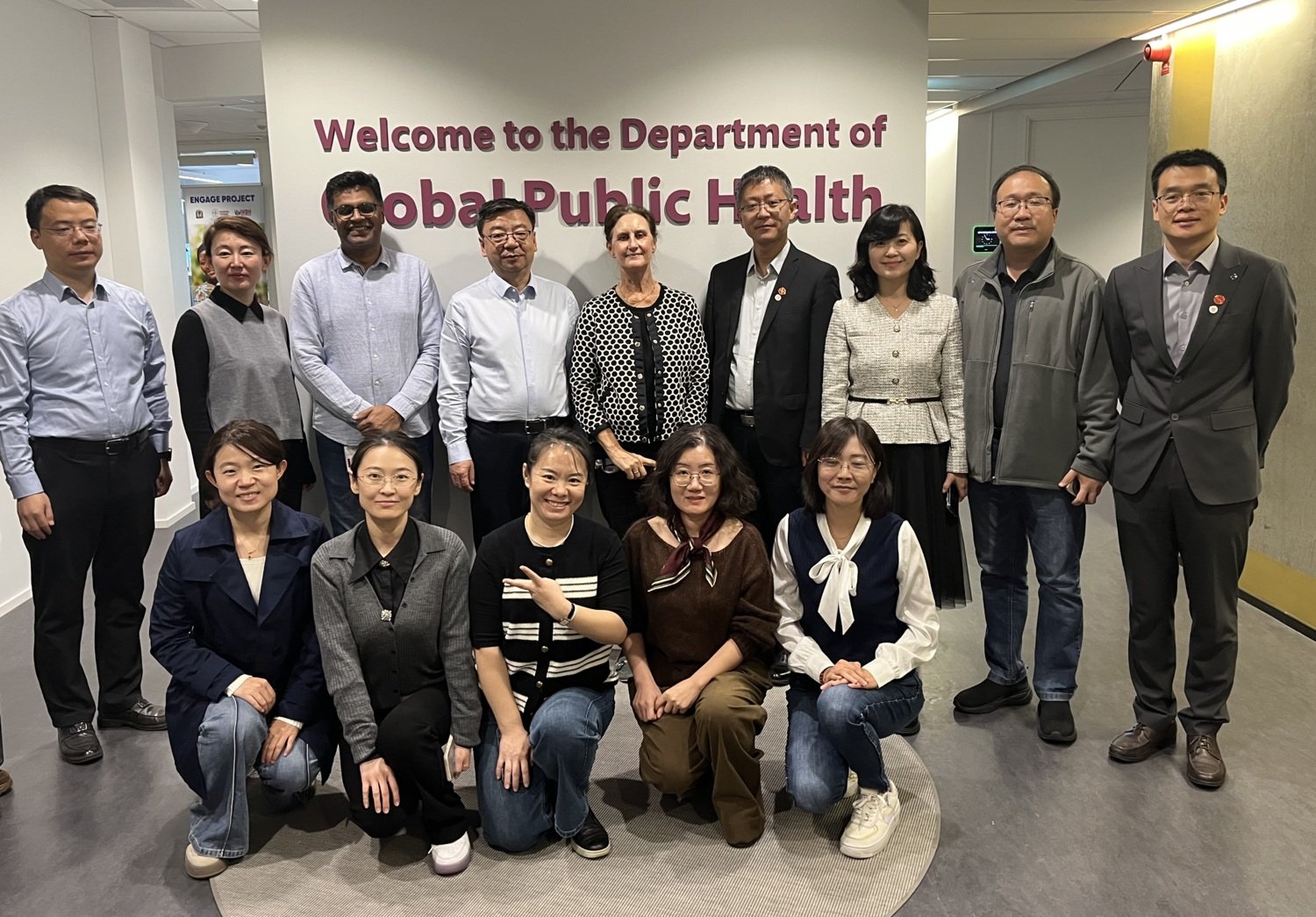 Professor Cecilia Stålsby Lundborg with medical professionals from the First Hospital of Lanzhou University, China