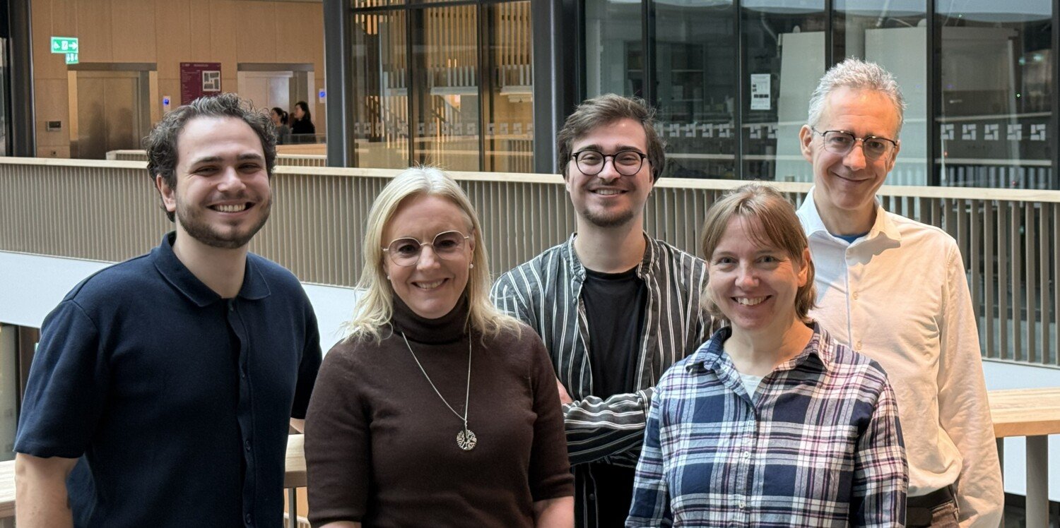 Group image of research group.