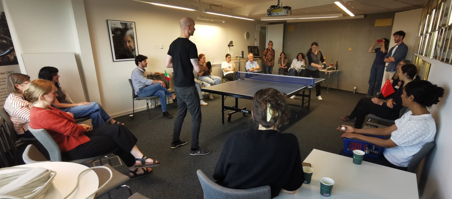 Players and audience are gathered in the large conference room on the 10th floor of the Widerströmska building.