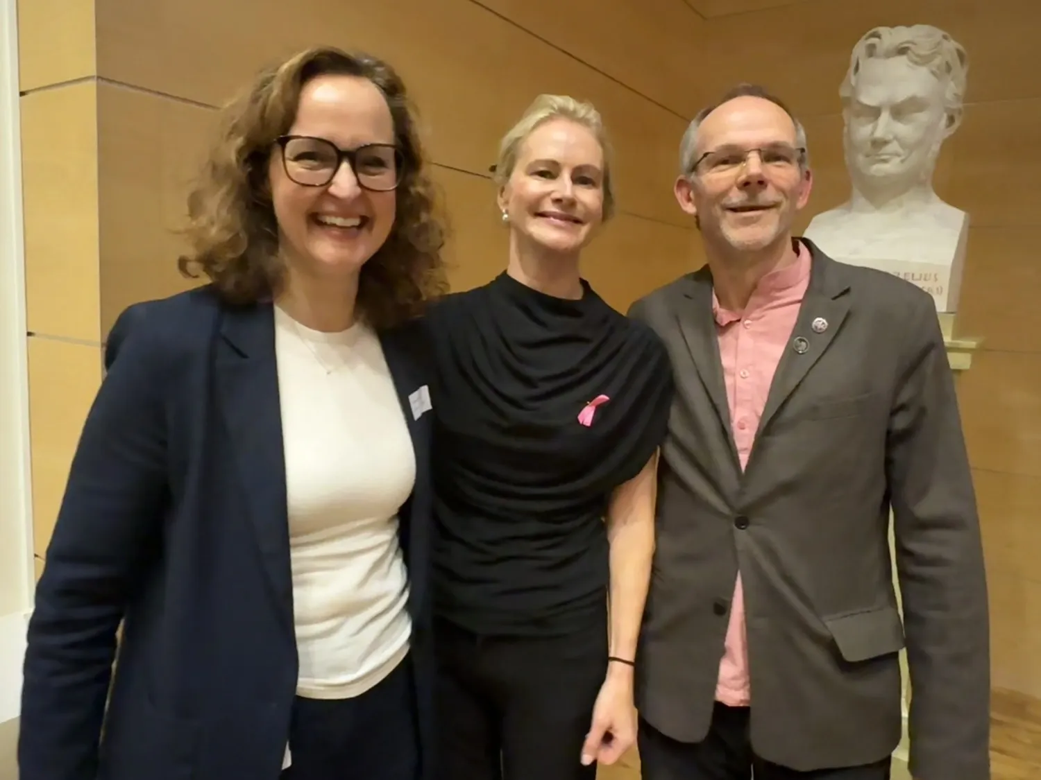 Female researcher recieves award