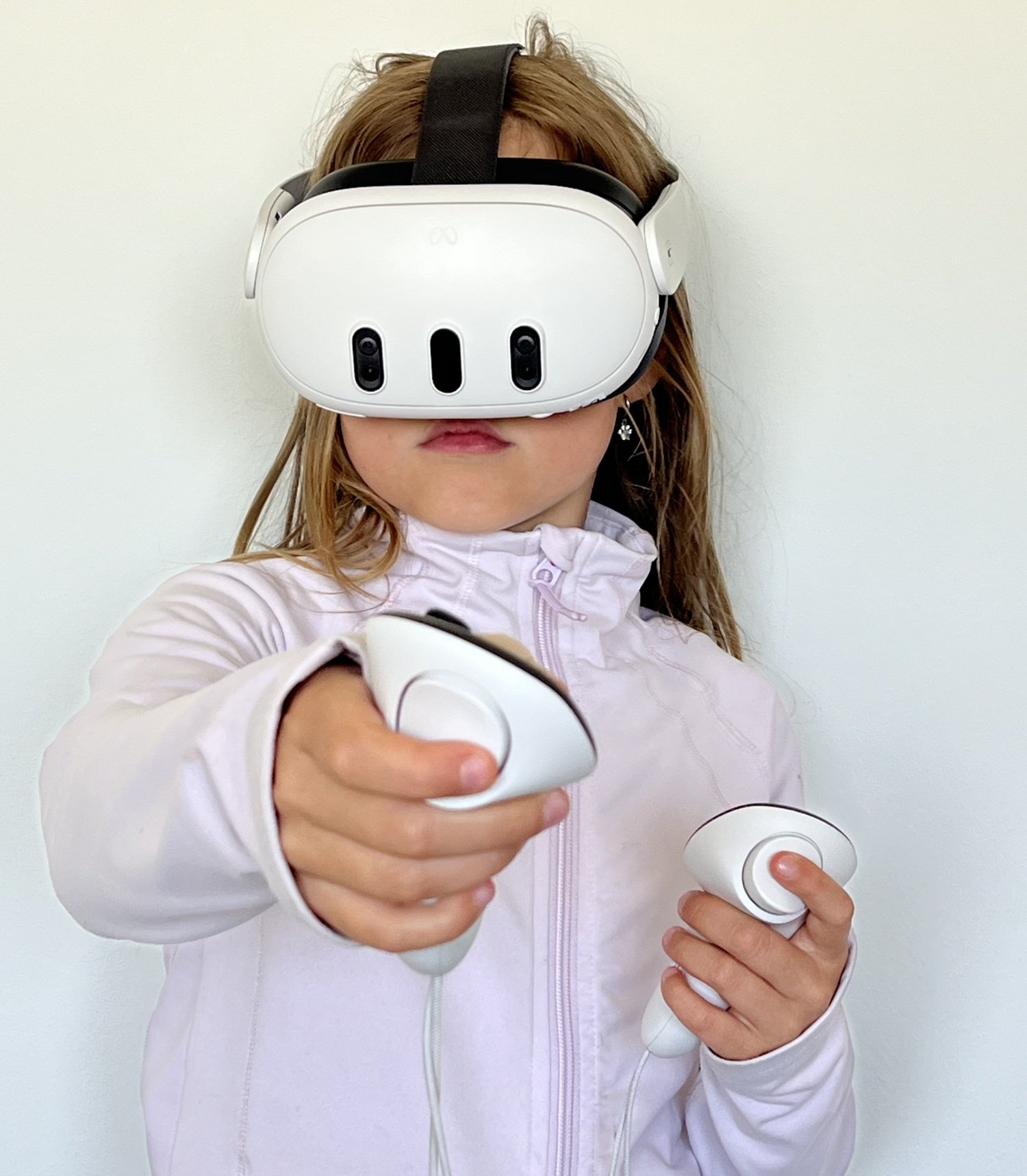 a girl with VR-glasses