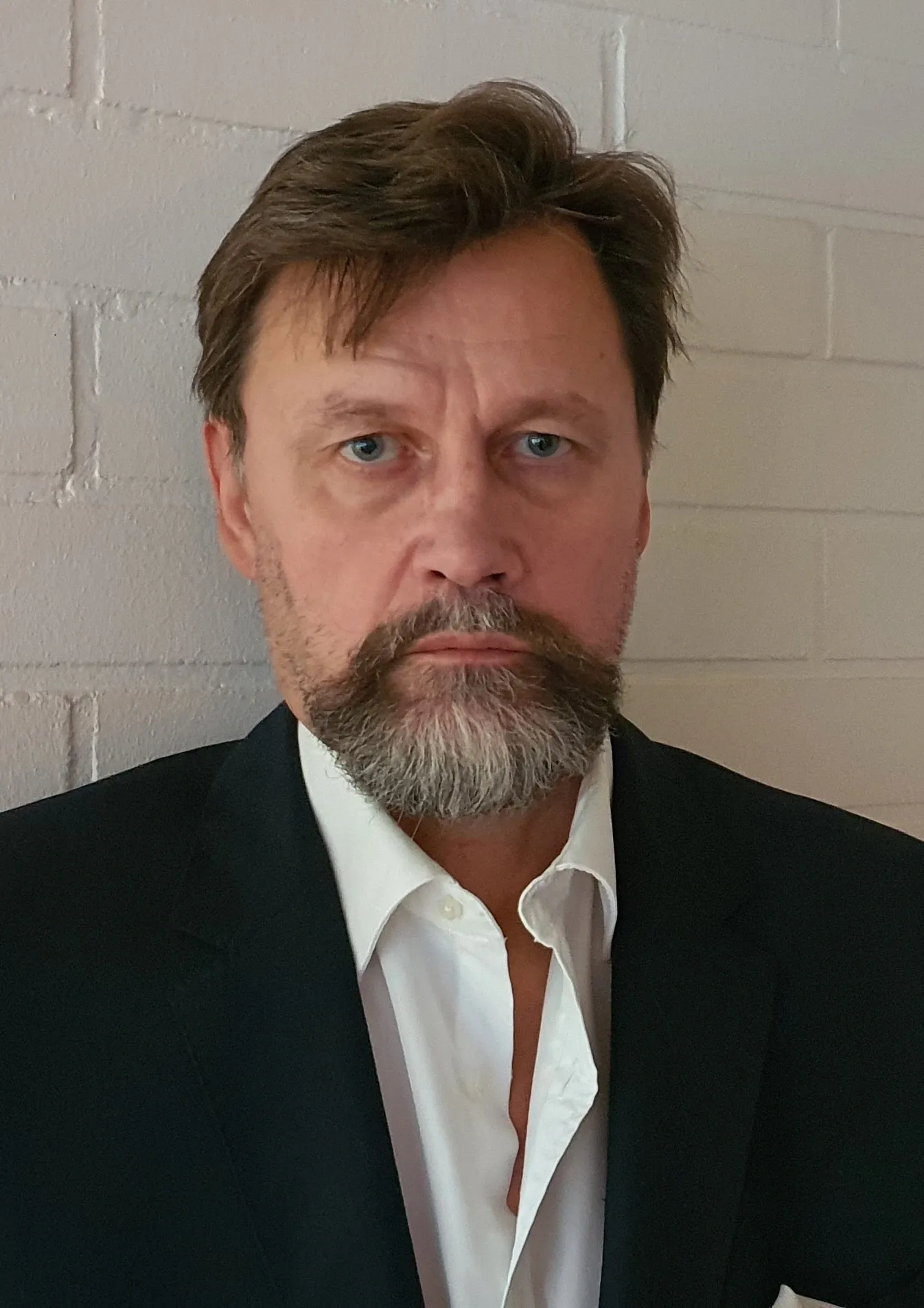 Portrait photo of Jari Tiihonen.