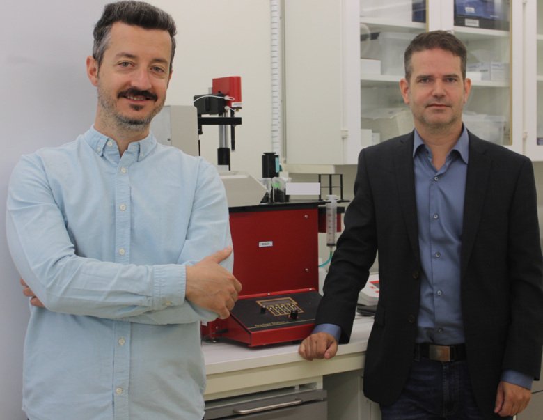 Dimitris Kanellis (left) and Mikael Lindstrand with a device that fractionates ribosomes.