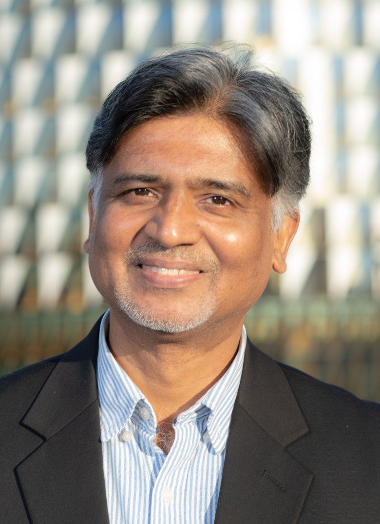 Portrait of Lalit Kumar in front of Aula Medica.