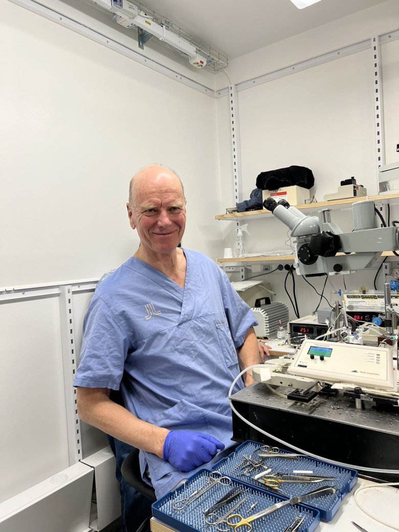 Lars Larsson in lab environment, performing experiments.