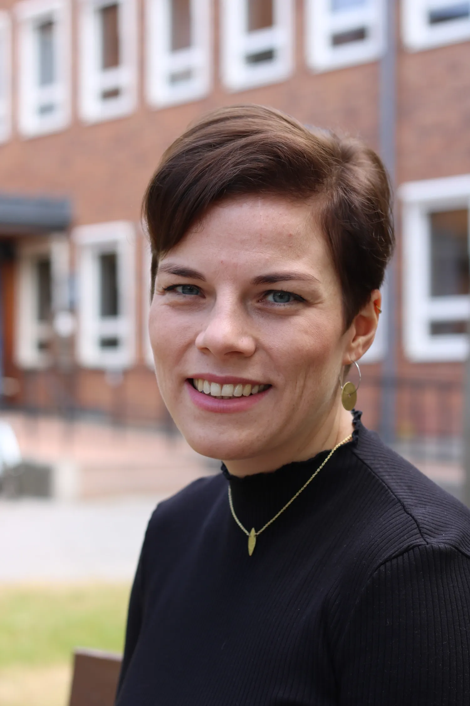 The researcher Lisa Dinkler outdoors.