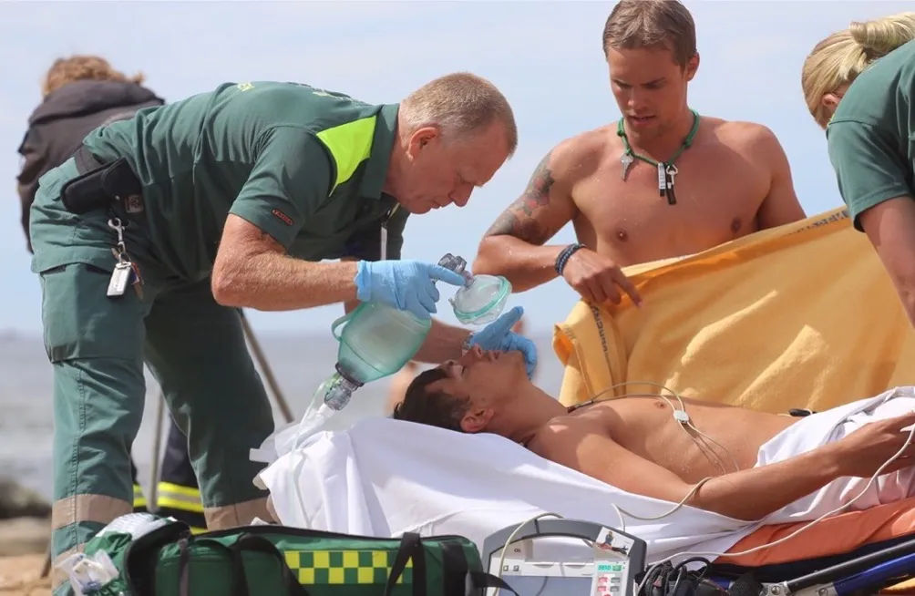 Lifesaving demonstration at Tylösand.