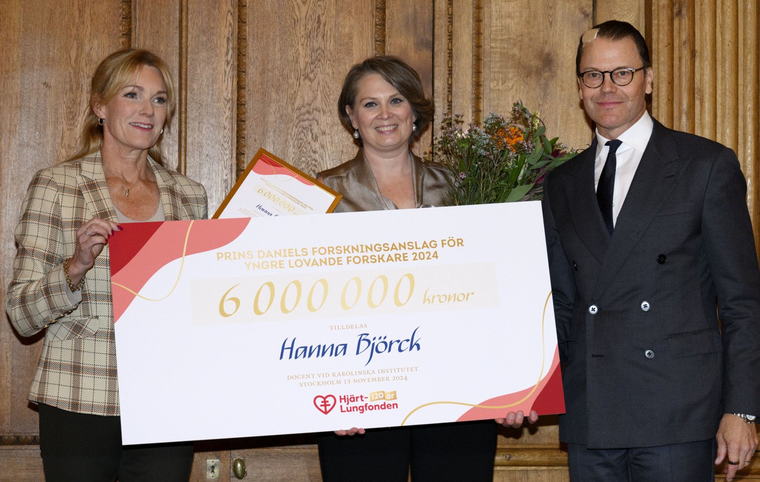 From left Kristina Sparreljung, Secretary General of the Swedish Heart-Lung Foundation, Hanna Björck and Prince Daniel