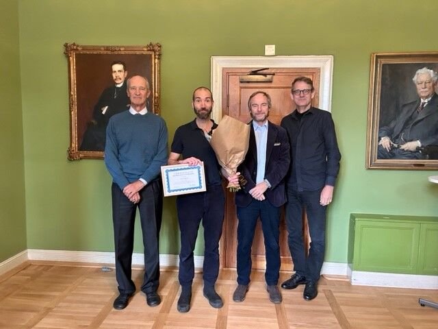 The prize winner together with the board of Bjarne Ahlströms Minnesfond. (Left) Christer Hegardt, member, Carl Sellgren, Max Mitteregger, chairman of the board, Professor Martin Ingvar, member.