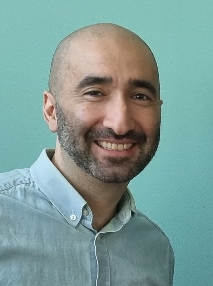 Portrait picture of Rozbeh Jafari.