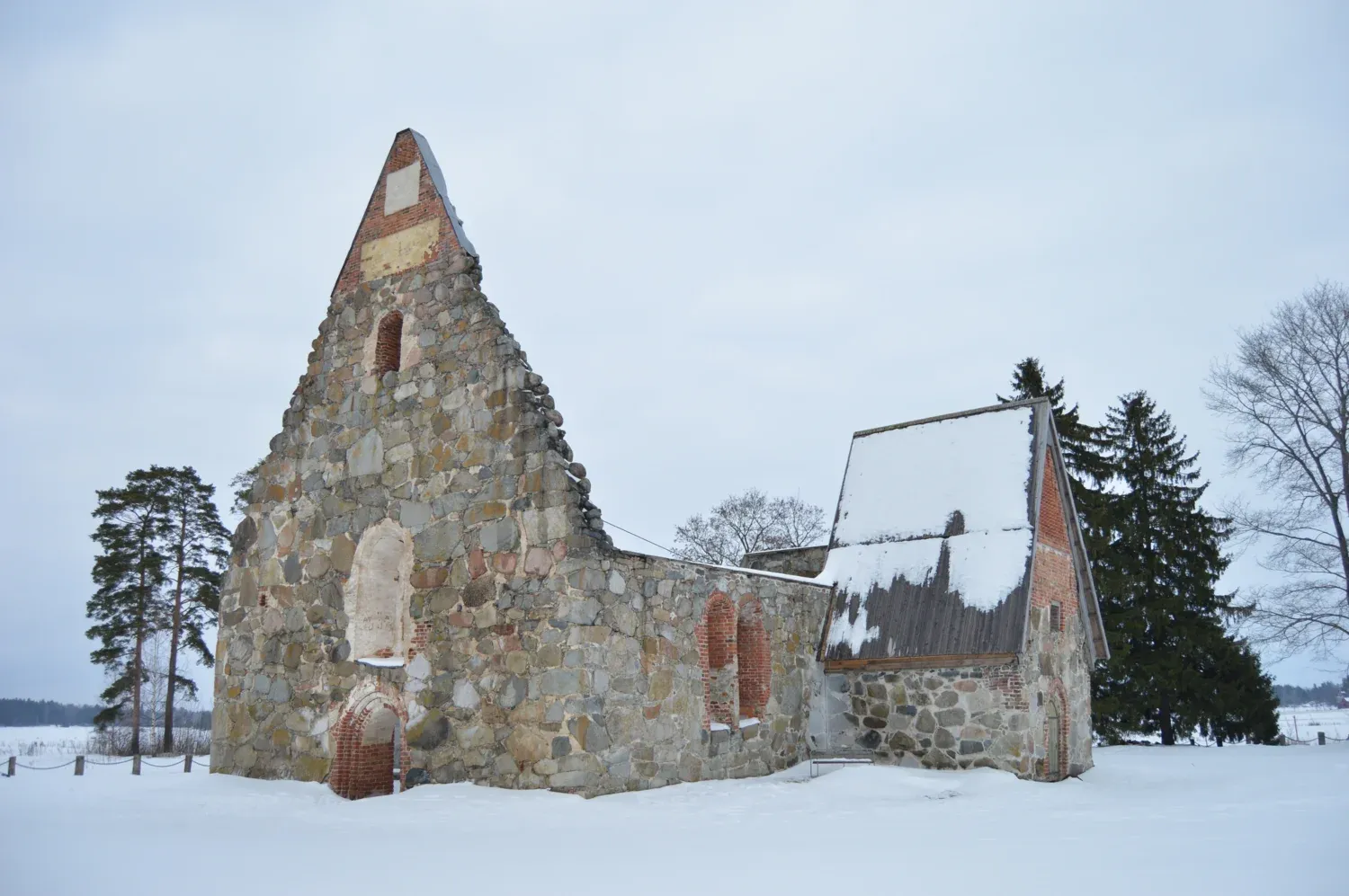 The church ruin in the old cemetery in Pälkäne. This is where a large number of the total of 82 remains to be returned from KI to Finland come from.