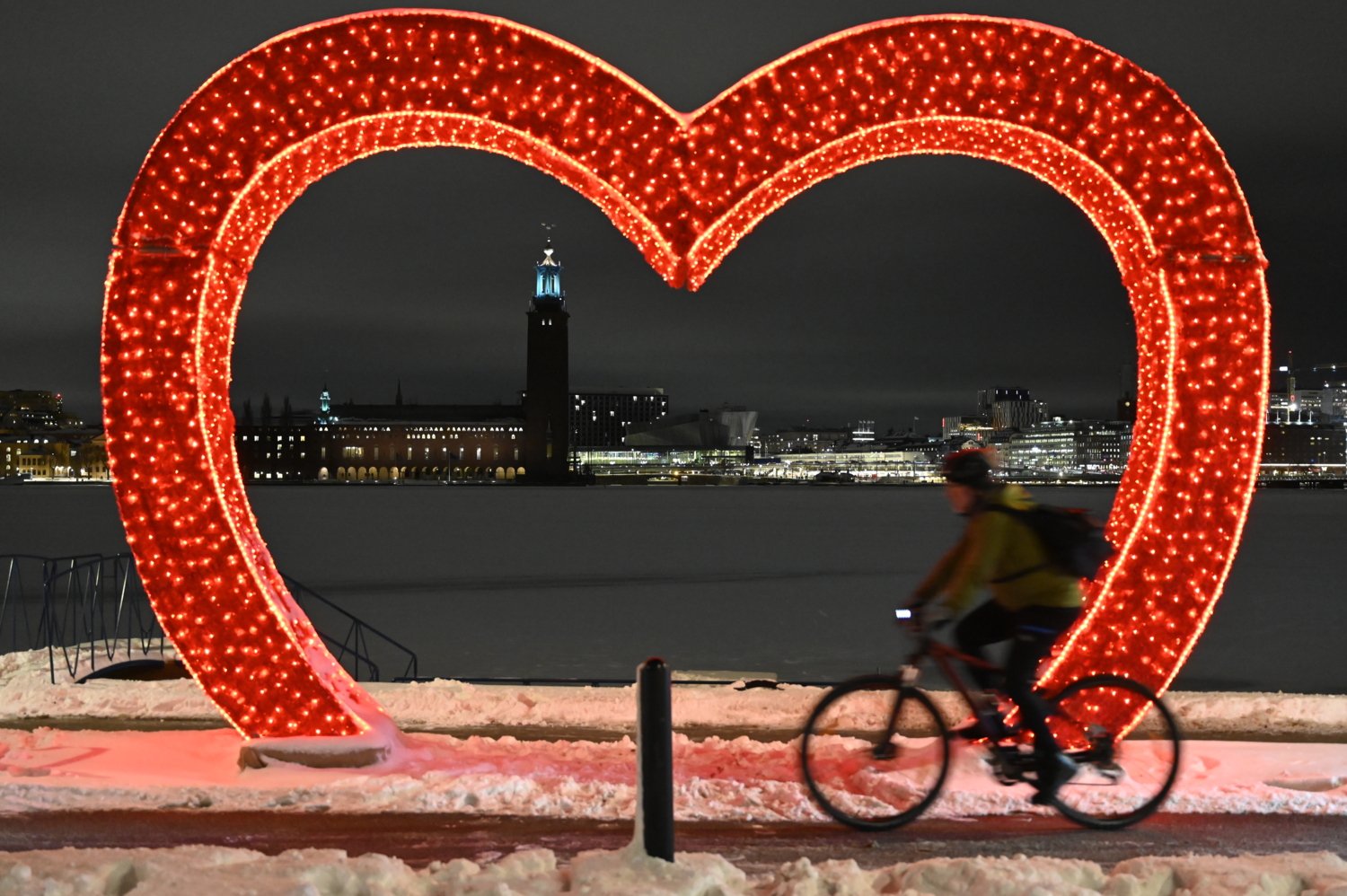 Cyclist on Söder Mälarstrand