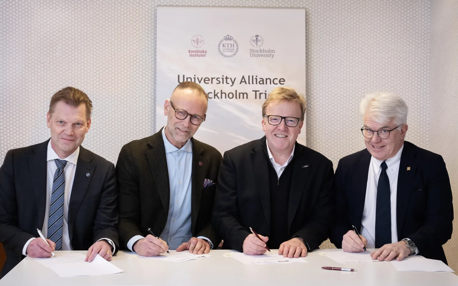 Clas Hättestrand,Stockholm University; Martin Bergö, Karolinska Institutet; Geraint Rees, UCL and Stefan Östlund, KTH signing the agreement at KTH.