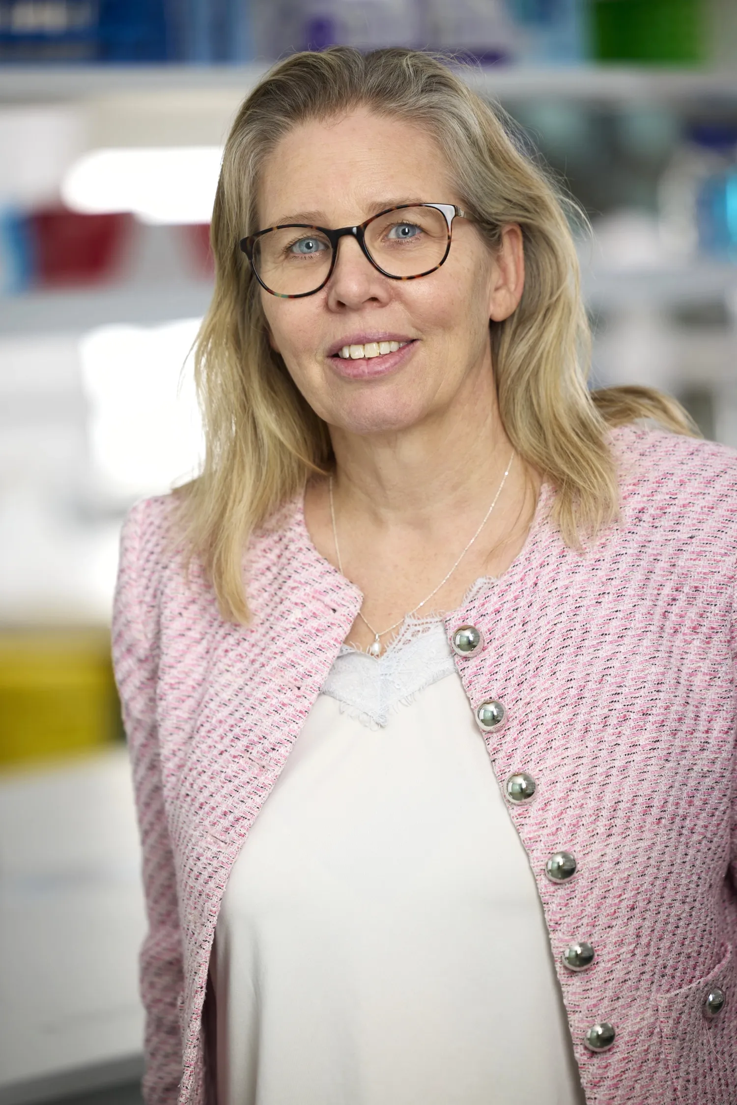 Sophie Erhardt, Head of the Department of Physiology and Pharmacology, standing.