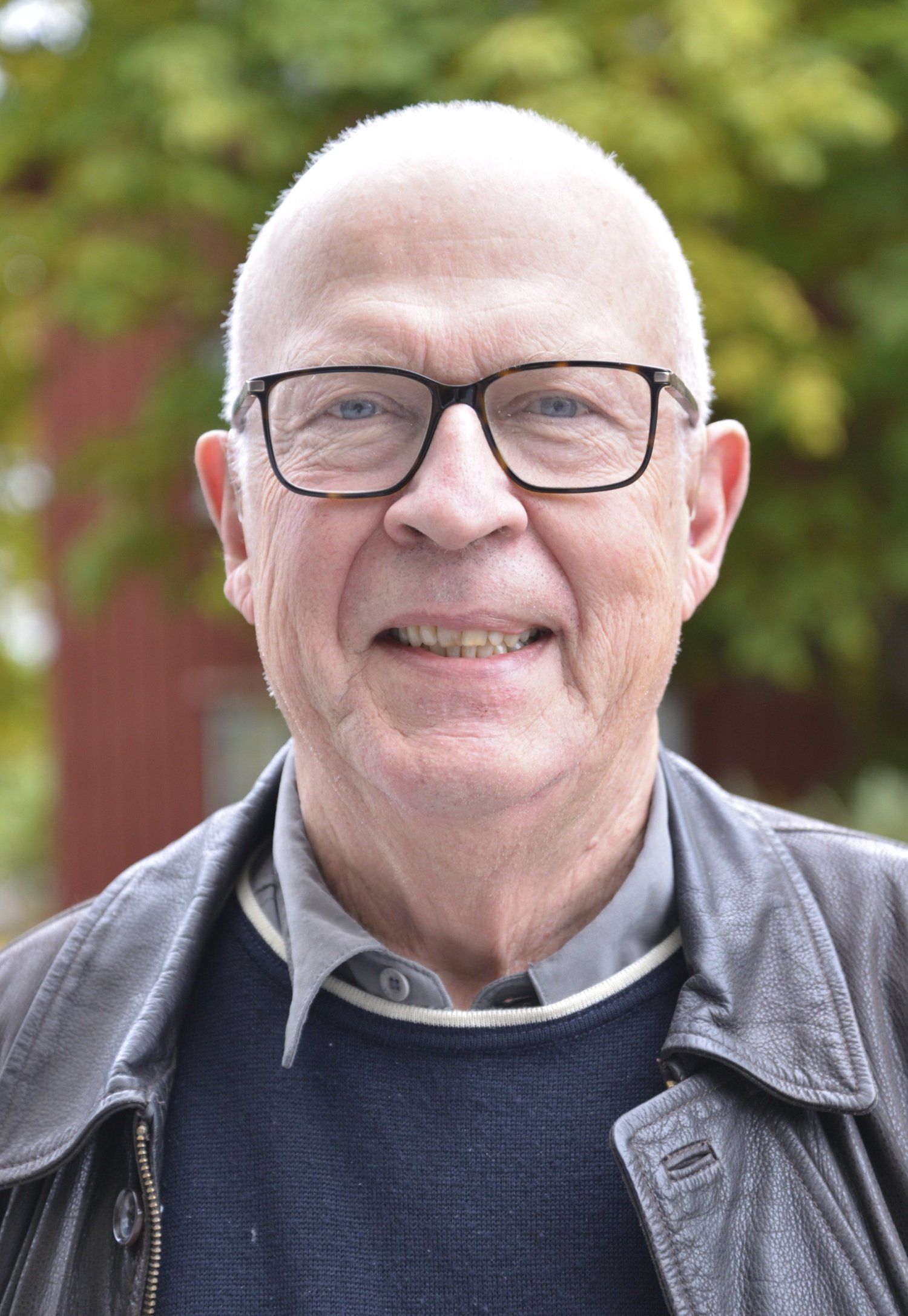 Professor Tomas Olsson