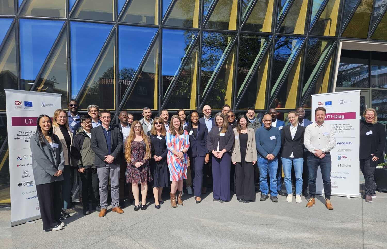 A group of people standing in front of Aula Medica.