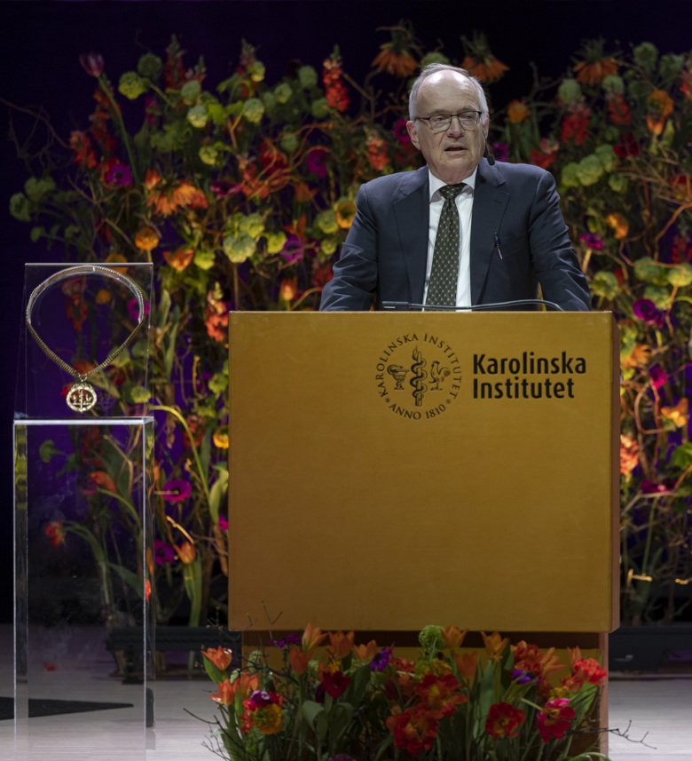 Göran Stiernstedt delivers his speech at the installation ceremony of Annika Östman Wernerson.