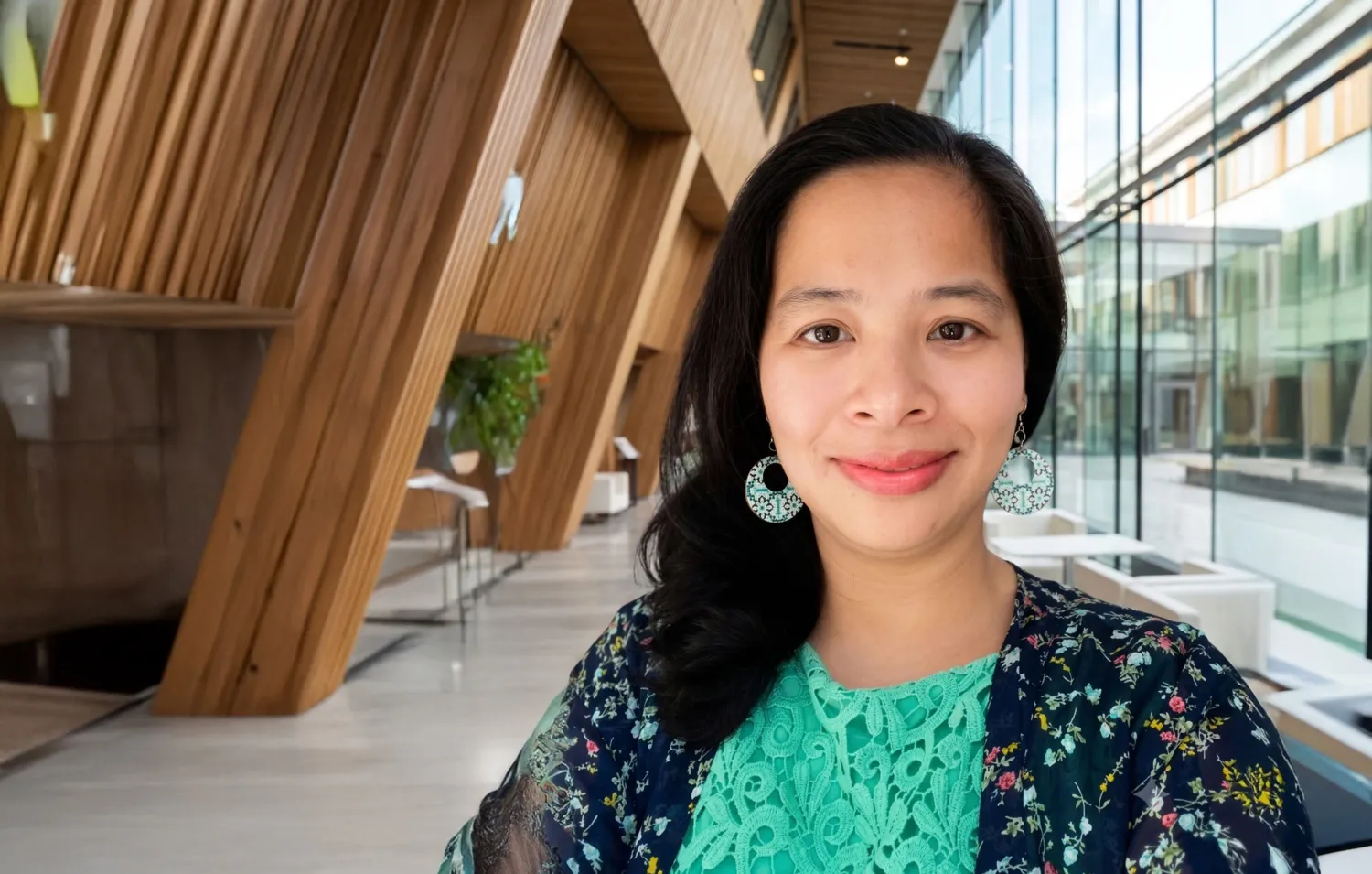 Portrait photo of Hien Vu.