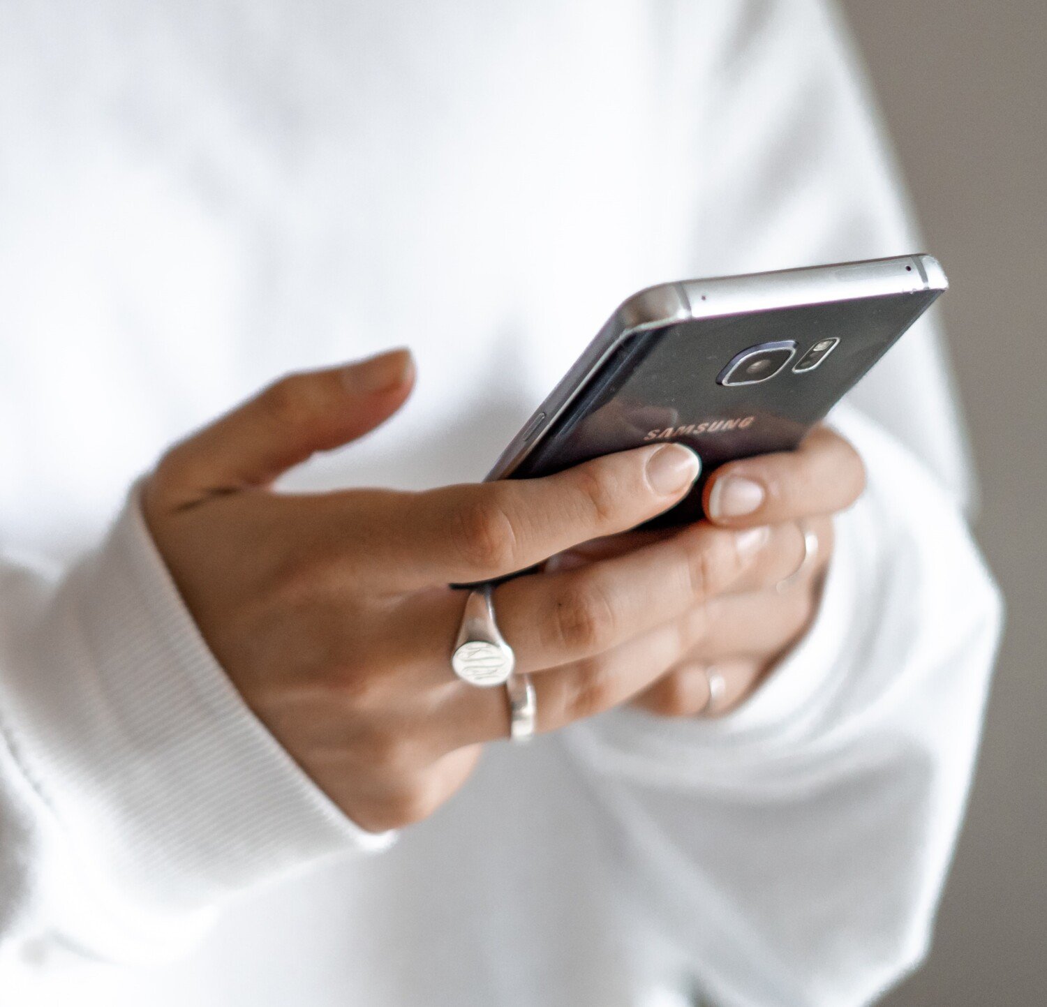 Person holding a phone