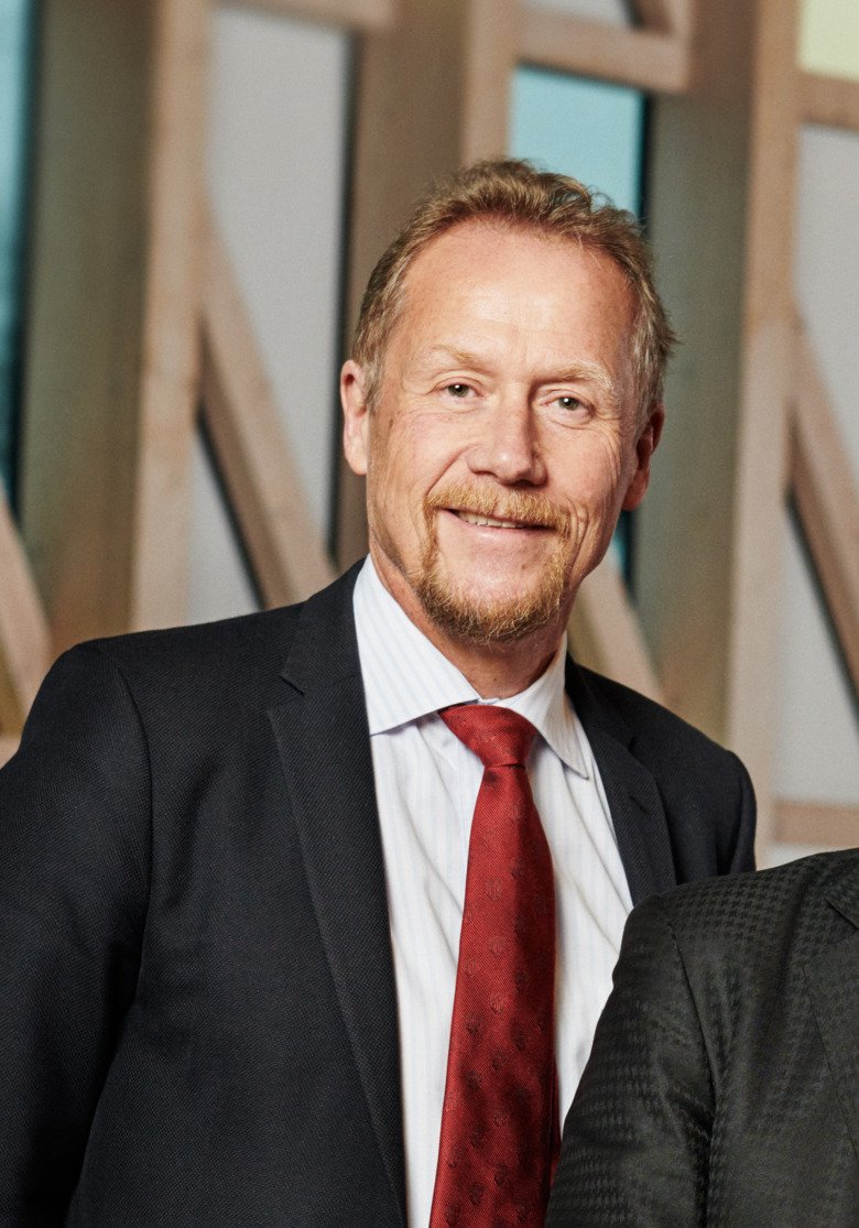 The picture shows Vice-President Anders Gustafsson, President Ole Petter Ottersen and University Director Katarina Bjelke. standing next to each other.