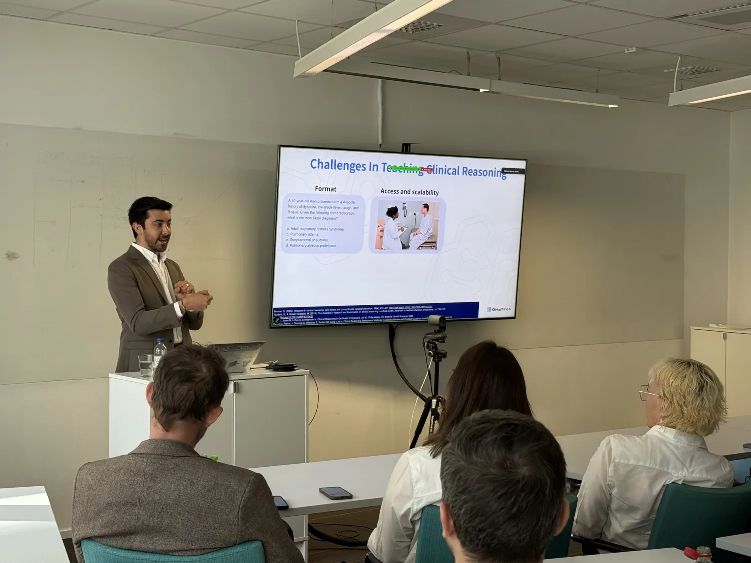 Dr Rojas presents his research.