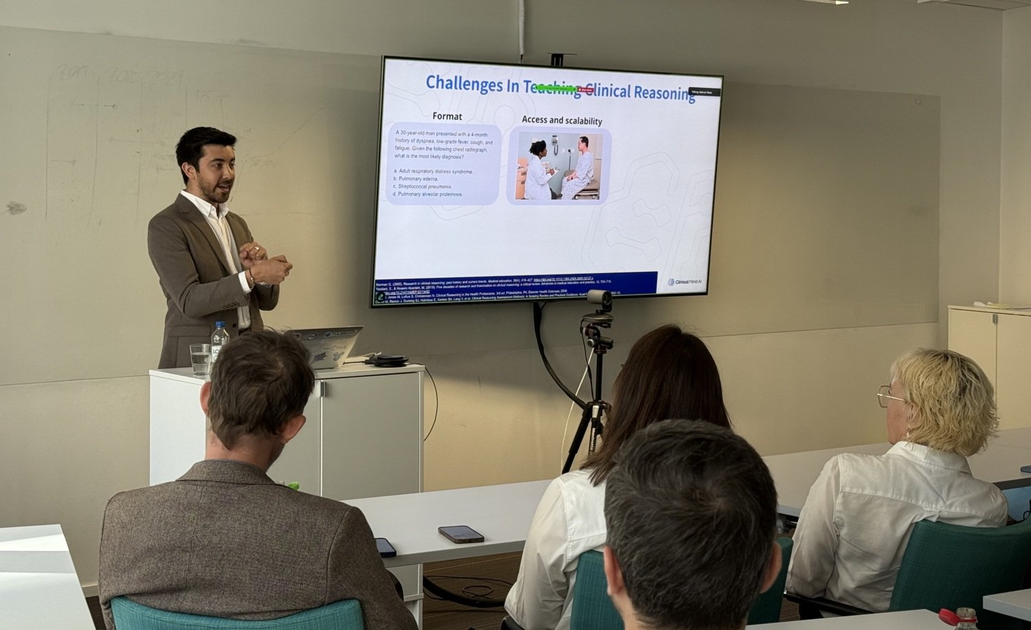 Dr Rojas presents his research.