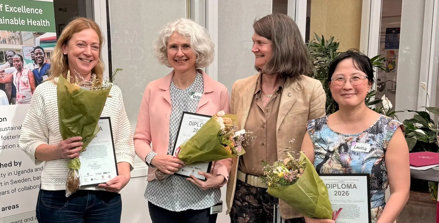 Awardees Rachel Fisher, Louisa Cheung och Jurga Laurencikiene recieve the prize from Ewa Ehrenborg
