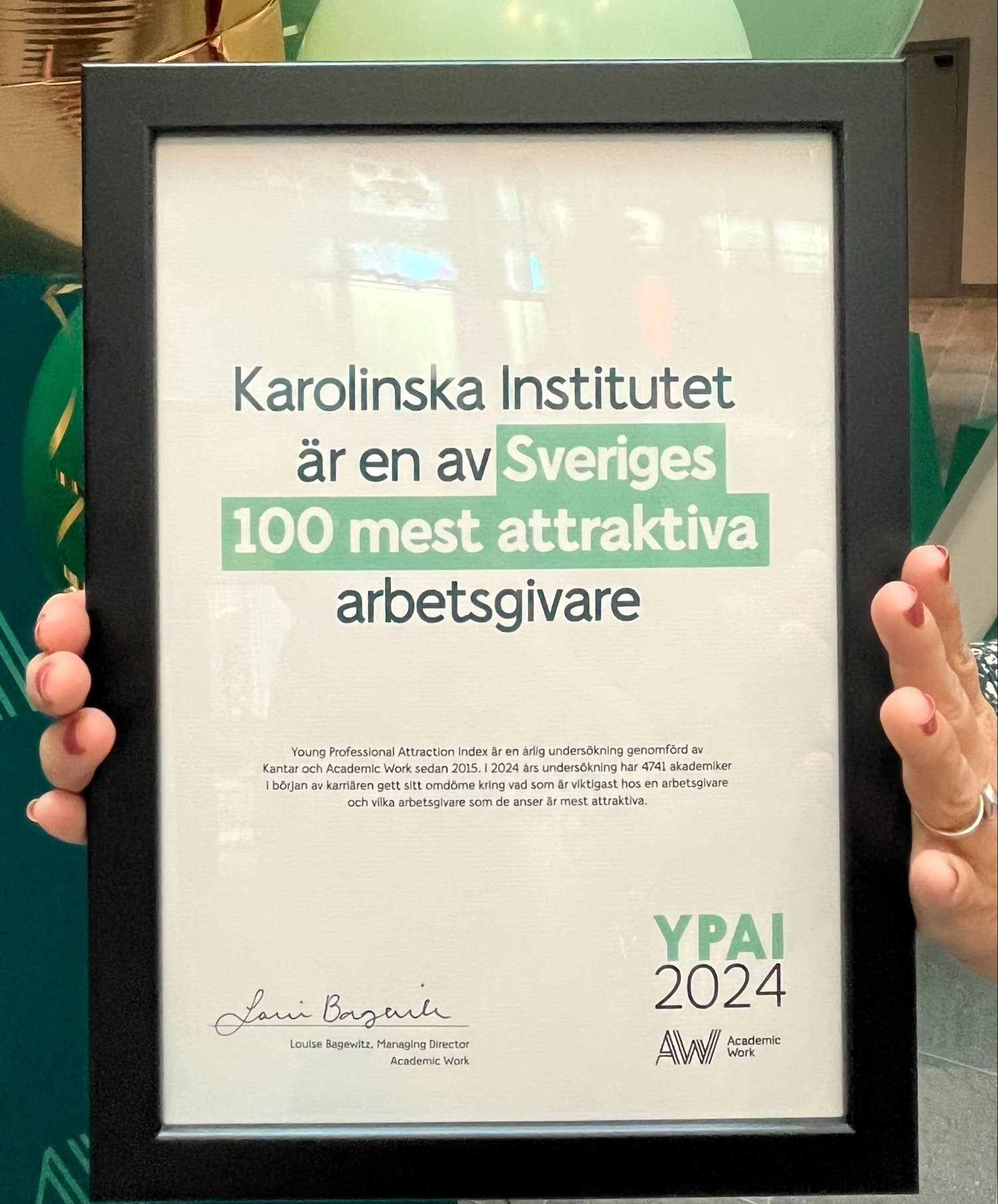 The diploma confirming that KI is one of Sweden's most attractive employers was received by Lotta Fylking and Ulrika Ekblad.