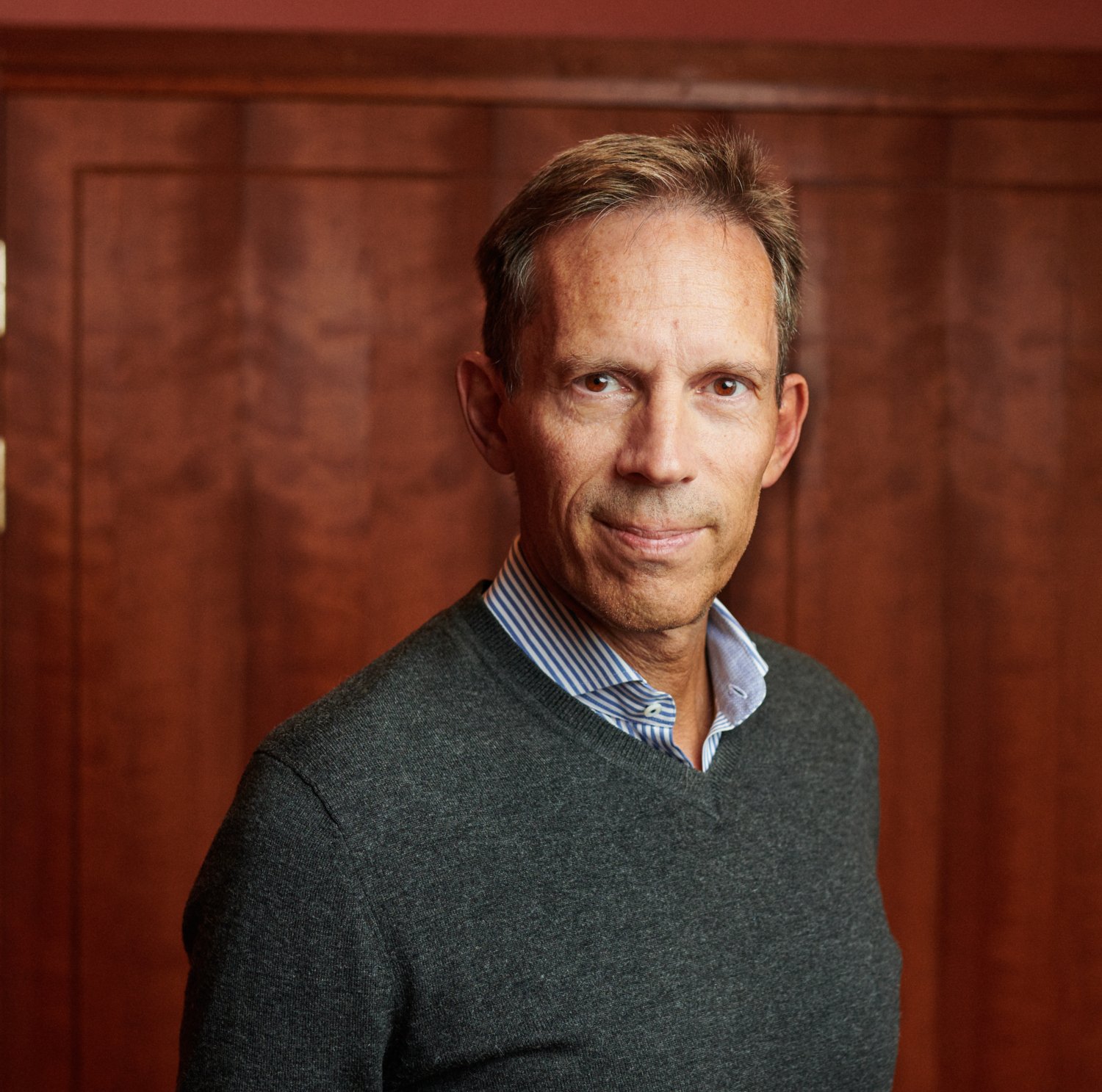 Portrait of Thomas Perlmann in Nobel Forum.