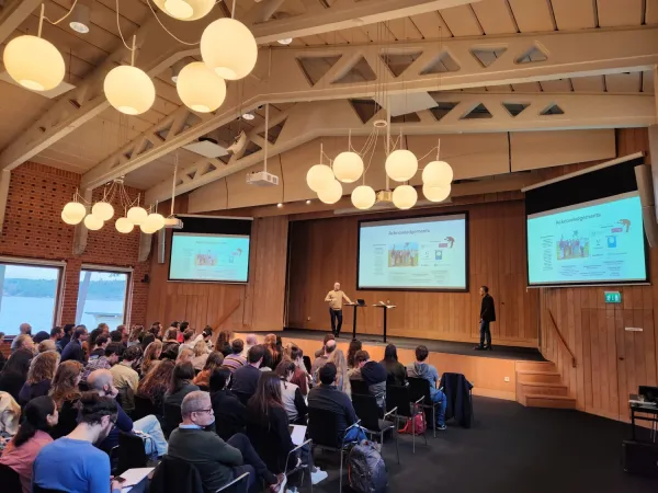 Presentation by researcher at the conference at Vår Gård.