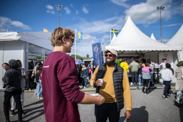 Student ambassador Ymir Hallgrimsson spoke with visitors about KI’s programmes and its popular science magazine.