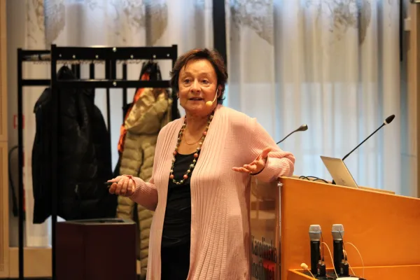 Laura Fratiglioni during her presentation at the seminar