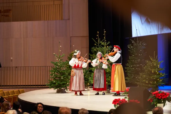 The lecture started with a live musical introduction.