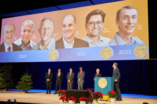 After the lecture, the past years' Nobel Prize laureates were celebrated on stage.