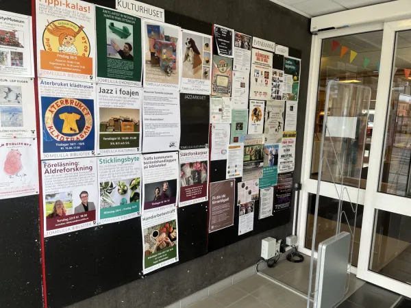 The entrance to the library in Tomelilla, with notice boards on the left.