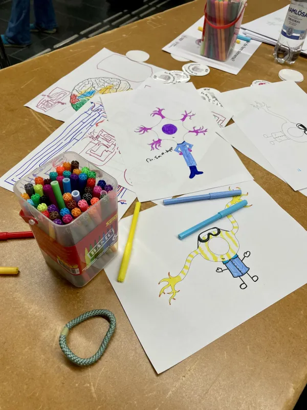 Drawings depicting neurons, colored.