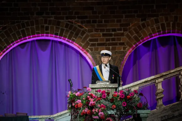 Philip Wallenius stands at the podium in the Blue Hall.