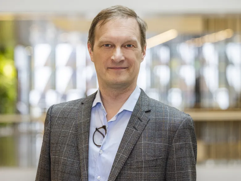 Portrait of a male person in an office environment.